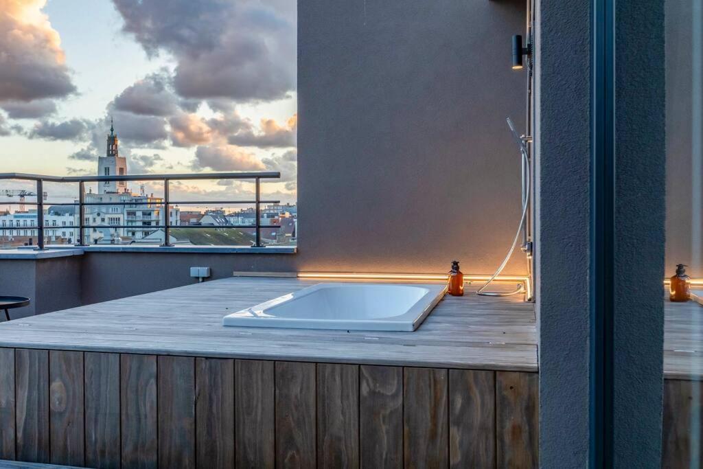 Love Nest - Your Cosy Penthouse Oostende Exteriör bild