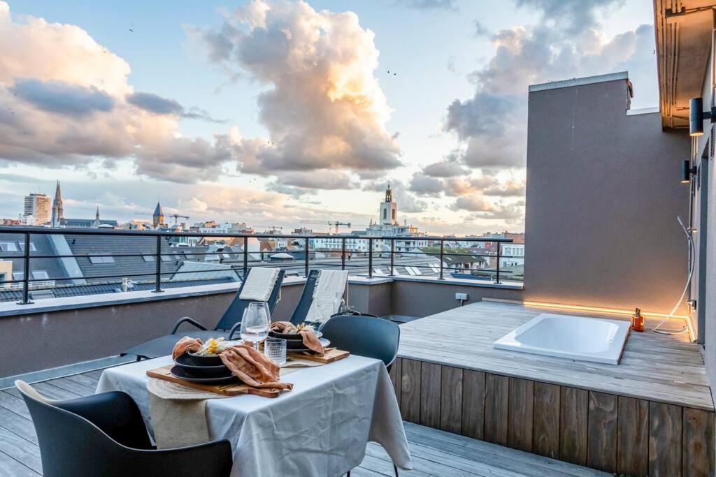 Love Nest - Your Cosy Penthouse Oostende Exteriör bild