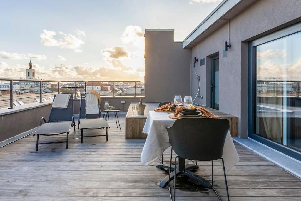 Love Nest - Your Cosy Penthouse Oostende Exteriör bild