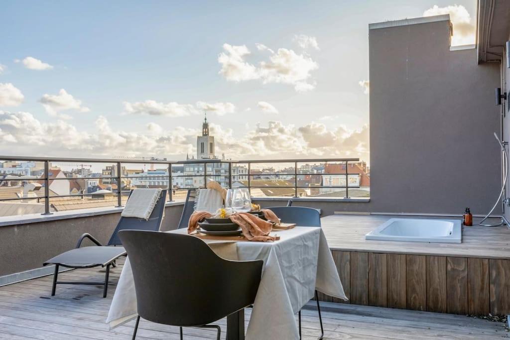 Love Nest - Your Cosy Penthouse Oostende Exteriör bild
