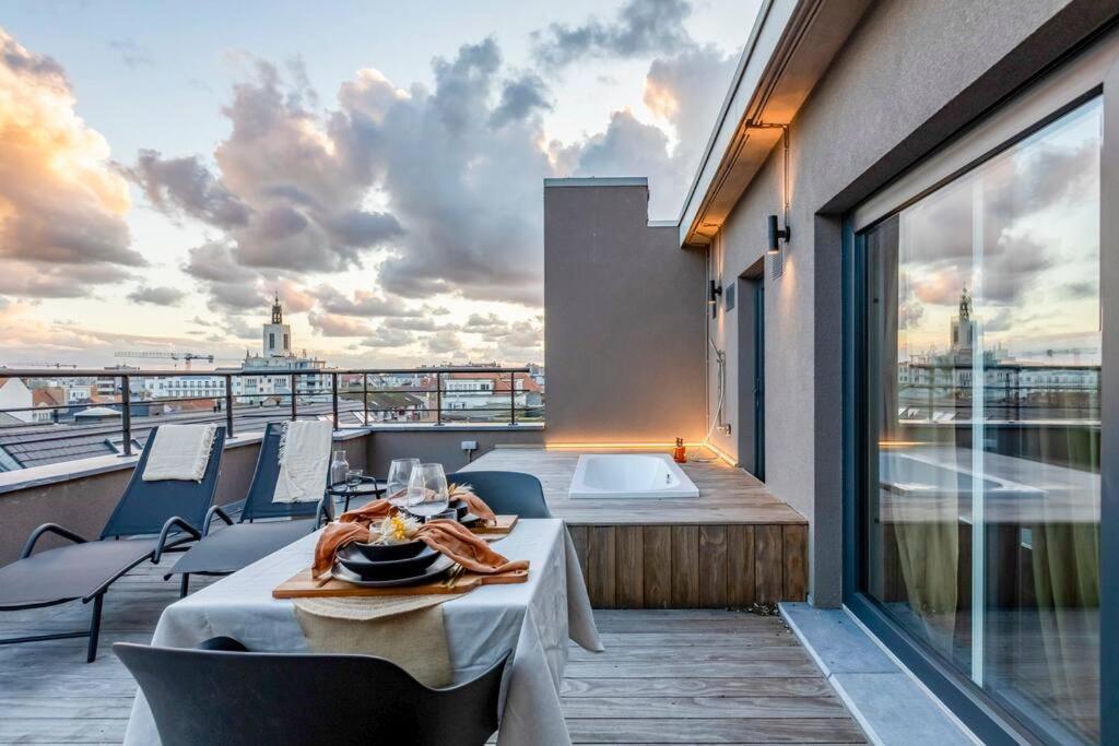 Love Nest - Your Cosy Penthouse Oostende Exteriör bild