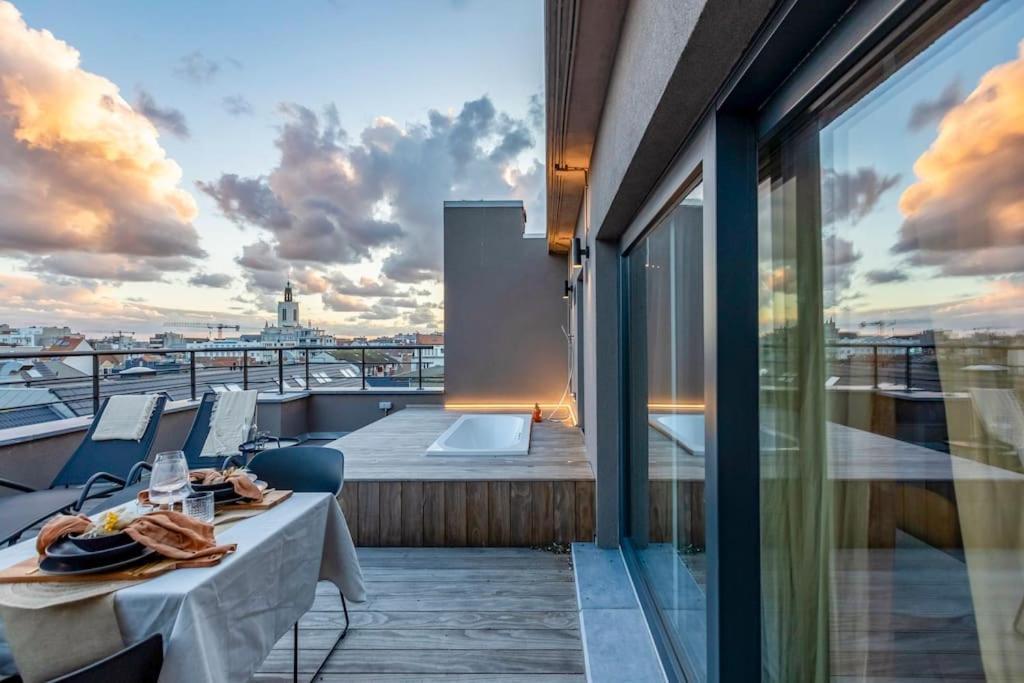 Love Nest - Your Cosy Penthouse Oostende Exteriör bild