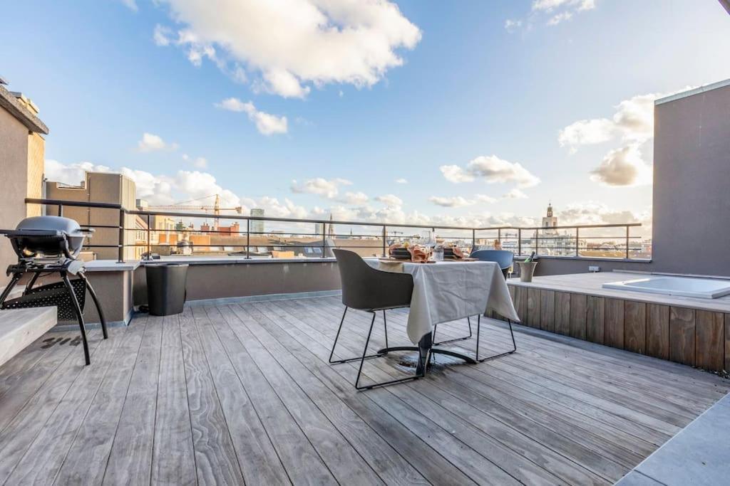 Love Nest - Your Cosy Penthouse Oostende Exteriör bild